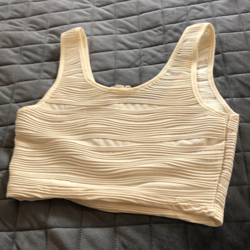 🖤5/$25 LA hearts textured cream crop top - Picture 5 of 5